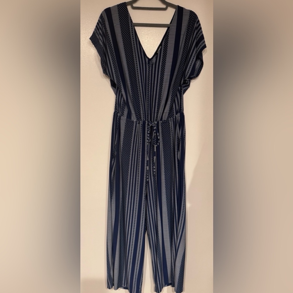 Express Navy & White polka dot Striped V‑Neck Tie‑Waist capri length Jumpsuit